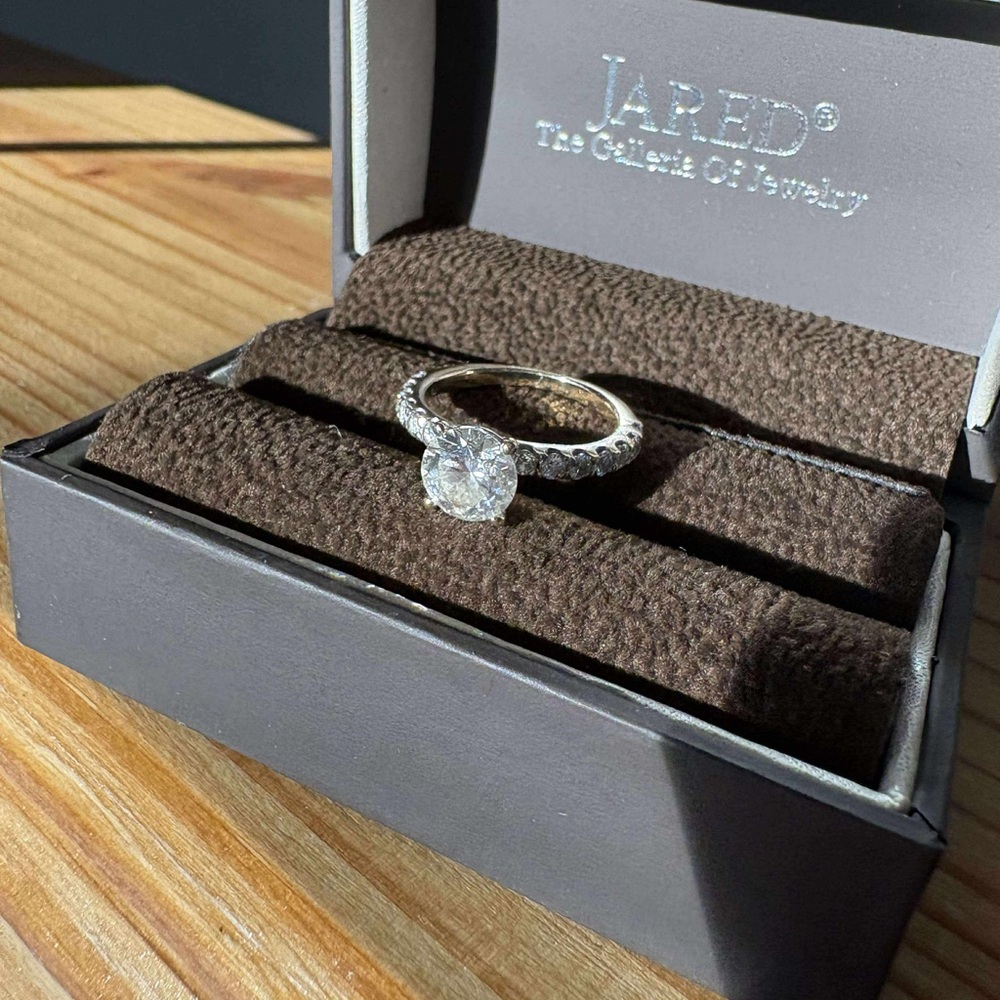 1.53 carats natural stone ring
